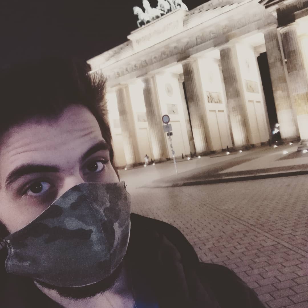MrEzex's tweet photo. Bueno hoy se cumplen 5 meses desde que llegué para Berlín y quería agradecerles a todos los que por acá me apoyaron y me desearon los mejores éxitos, espero que la gran mayoría pueda tener la misma suerte que yo y desde la otra punta del mapa les mando un abrazo capo a todos https://t.co/LXbYFmTVej