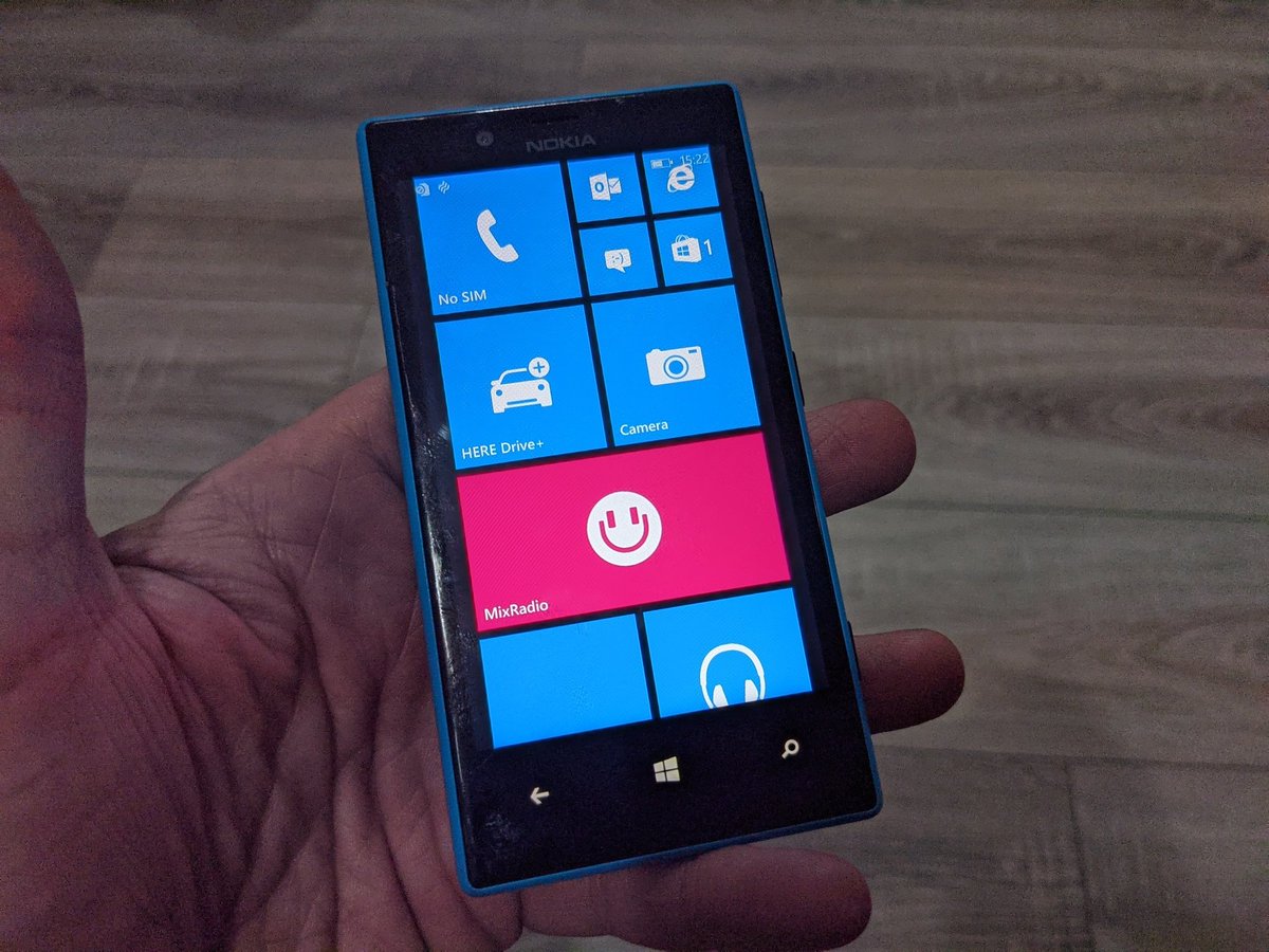 techbuzzinfo's tweet image. Still like new looked great in Cyan Blue. Could have been a third OS but we know what happened and biased media didn&apos;t help. #WindowsPhone