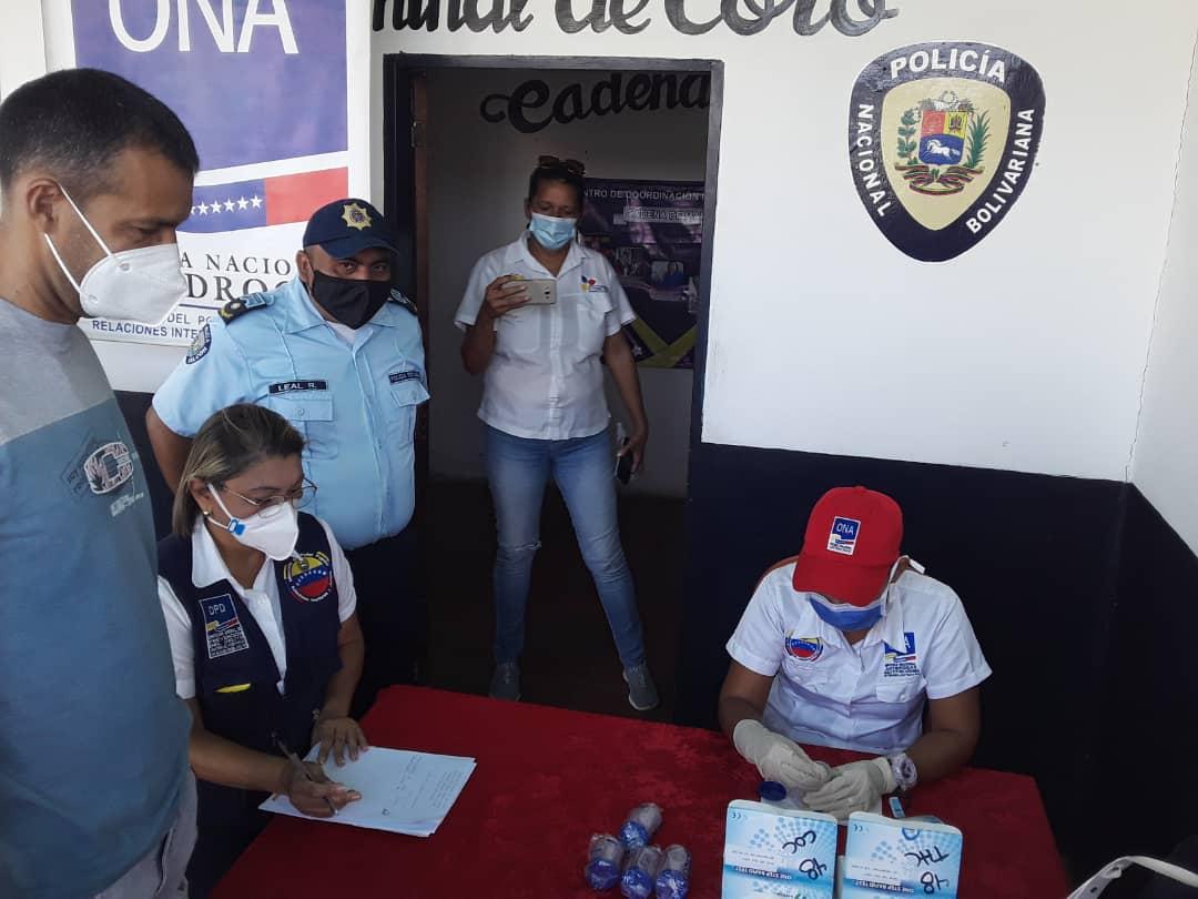 ONAFalcon1's tweet photo. #13Feb El equipo estadal de la ONA desplegó el Dispositivo Carnavales Flexibilizados y de Bioseguridad 2021 del municipio Miranda en el Terminal de pasajeros de Coro "Polica Salas" con la Aplicación de Pruebas de Orientación Toxicológica a ocho conductores de transporte público. https://t.co/NNwnitDmje