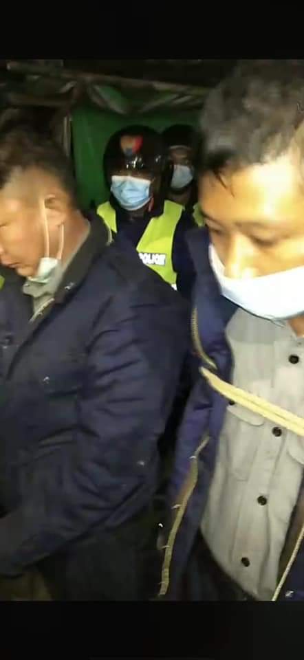 The man who took the prisoners and released them in the town is a policman.He was arrested by citizens.Then they handed over to the police.

#WhatsHappeningInMyanmar 
#AgainstMyanmarMilitaryCoup
#AdminTeam
#crd