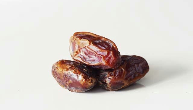 thefahadabbasi's tweet photo. Eat a KHHAJOOR on Feb 14.
At least you can truly say "I had a date on Valentine's Day."
#ValentinesDay https://t.co/1tyOE8KwLM