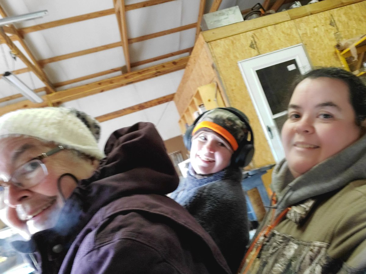 AllieBooth26's tweet photo. Stay bundled up outside! Life of a farmer. #chasingthosebanners #Freezing #FarmLife #2021winterstorm https://t.co/ejtsTxBzfR