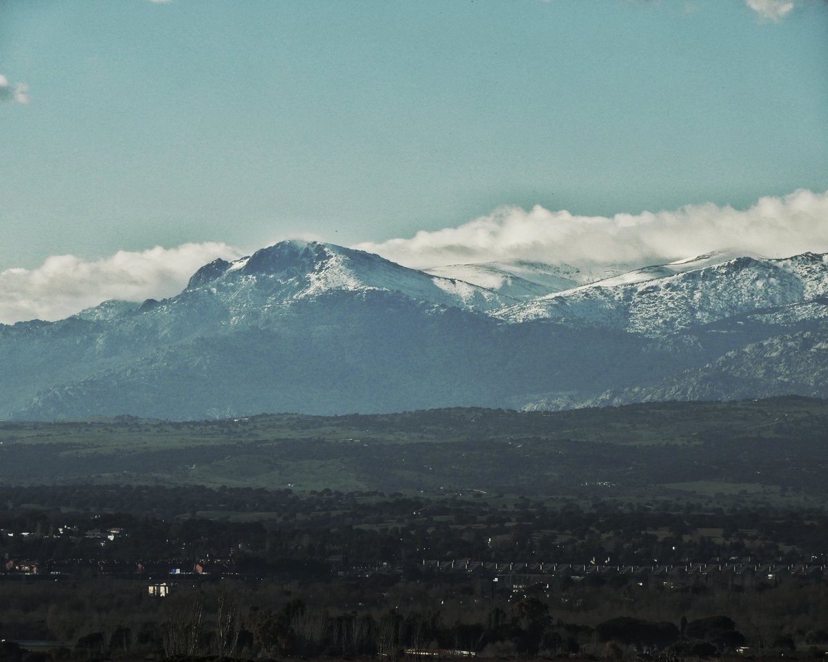 celesgalan64's tweet photo. Los #picos de la #SierraDeMadrid
#PNGuadarrama
Rodeados de #nubes como #estolas de #algodón
☁️🗻☁️ https://t.co/1r2J1s4JUI