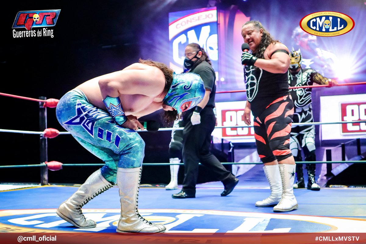 CMLL_OFICIAL's tweet photo. Sin que el referí en turno se diera cuenta, El Felino muestra su colmillo conectando con foul a Star Jr., que clama venganza y quiere enfrentarlo en mano a mano. 

#CMLLxMVSTV  
¡Gracias por seguir esta transmisión a través de MVS TV! https://t.co/3NdsSZH0D3