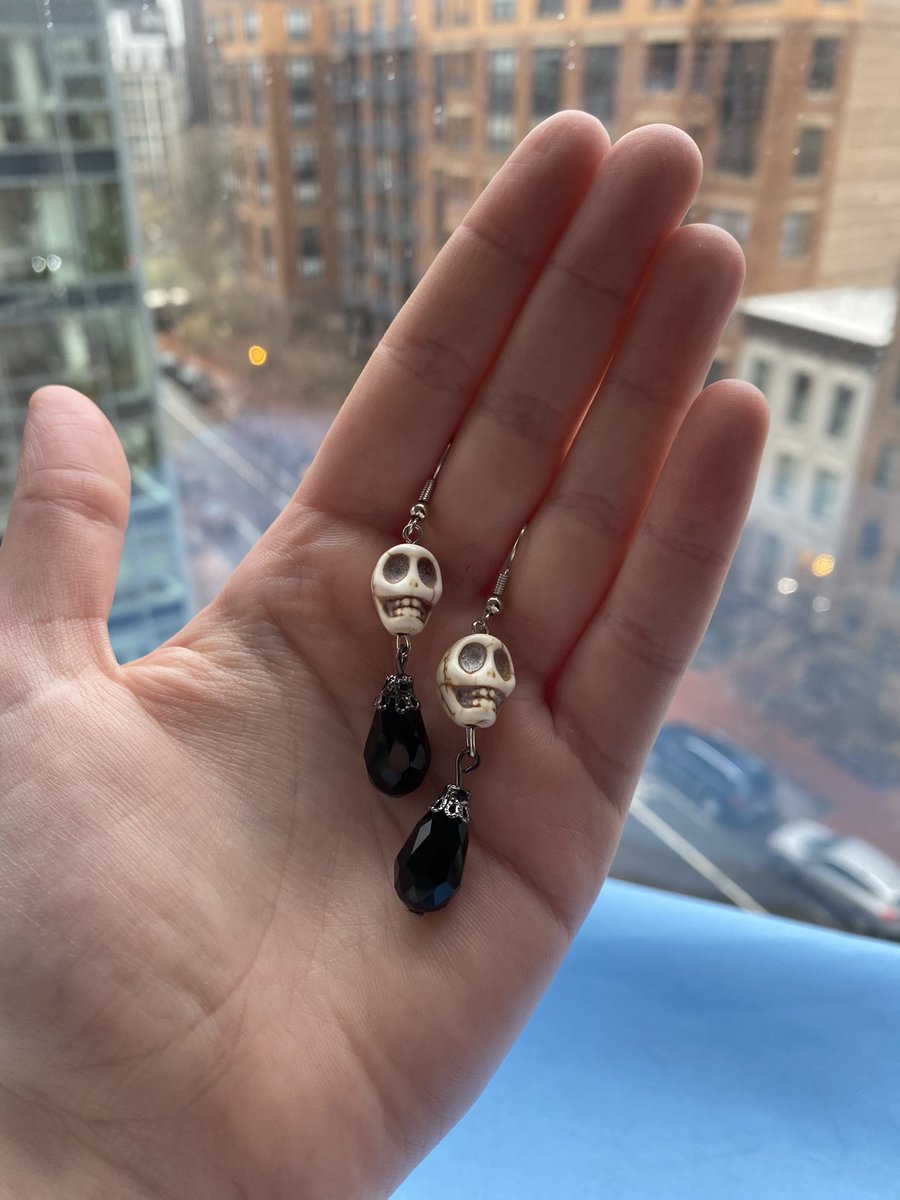 prttypbblsdsn's tweet photo. updated listing!! 💀skull and crystal✨earrings now available in 4 colors:  red❤️, black🖤, blue💙, and green💚! 12 available here: https://t.co/MNSXsF0uxV https://t.co/w3958UgGft