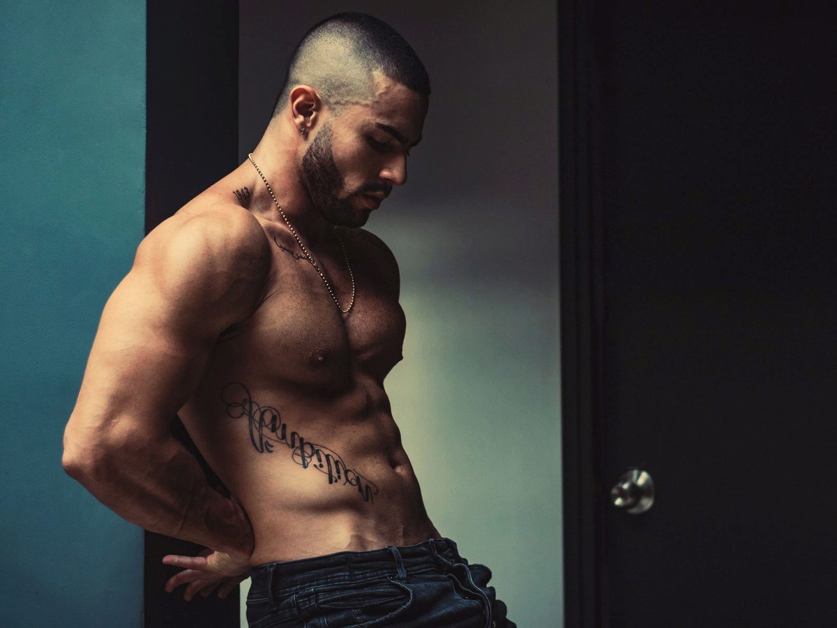 Flirt4FreeGuys tweet media