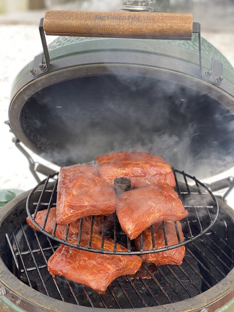 BGE_life's tweet photo. 9 degrees, when I tell these ribs please. #BGE #ribcity https://t.co/TL2OfZvtOI