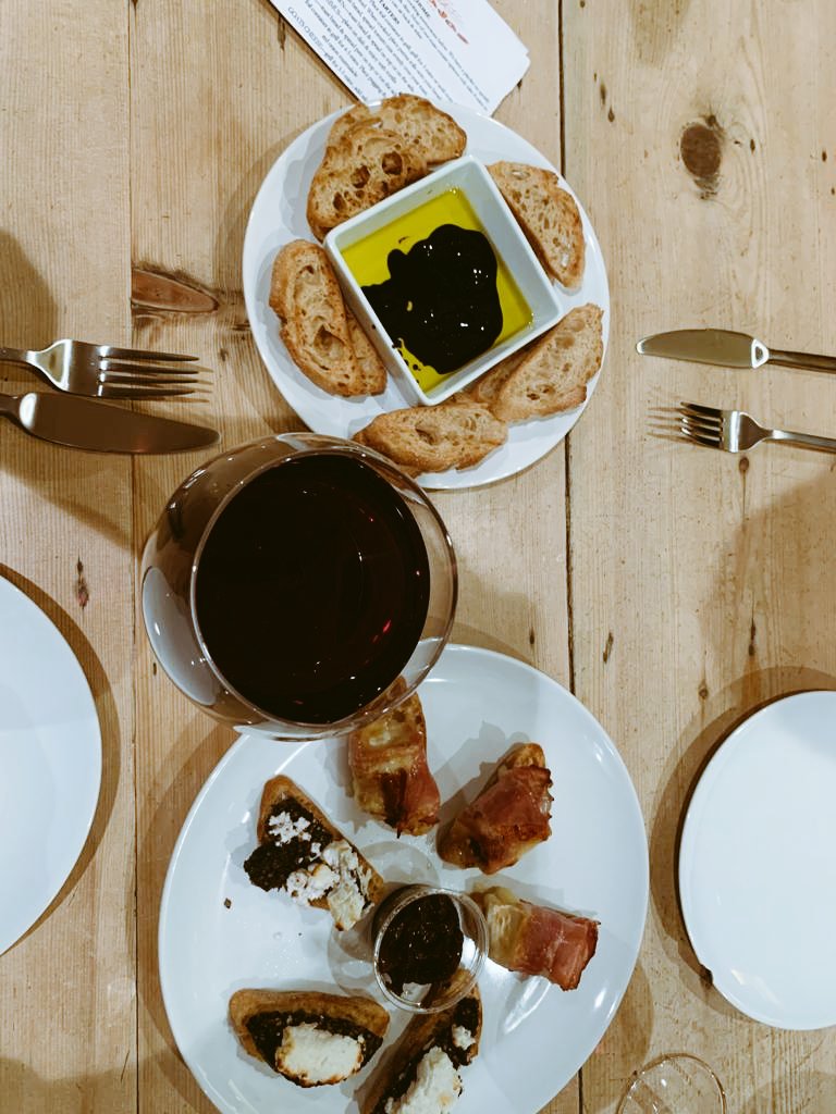 last_table's tweet photo. Made the perfect choice tonight. Some tasty @Lasrada Naas! https://t.co/WO9gvsCCHB