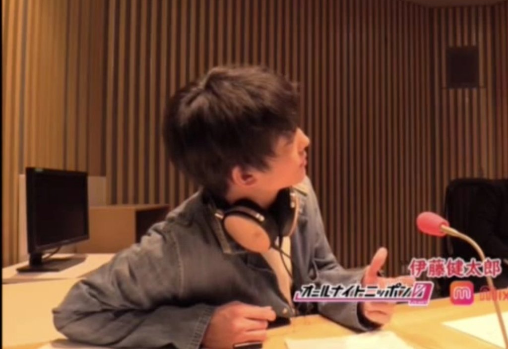 Aya_mic_yk's tweet image. 2020,2,17(月)27時📻️
大志くんゲスト。アカデミー賞授賞式の話🤭お互いの活躍の話。結局2人のモテ度の褒め合い😆 カラオケも音楽の趣味も合ってる2人。ニットの好みも似てるけどトックリというのは健太郎さんだけ😊
ライバルで仲良し💫
良い友人関係だなぁ🍀
#伊藤健太郎ANN0