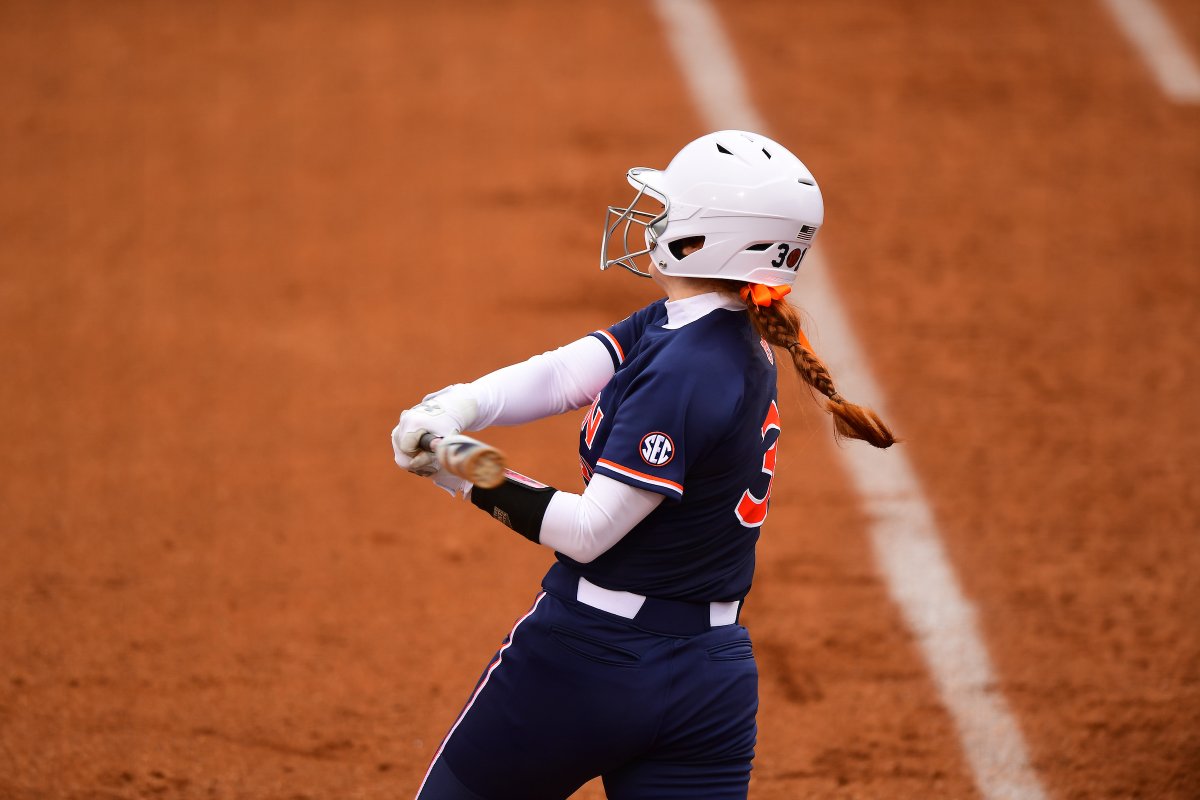 AuburnSoftball tweet picture