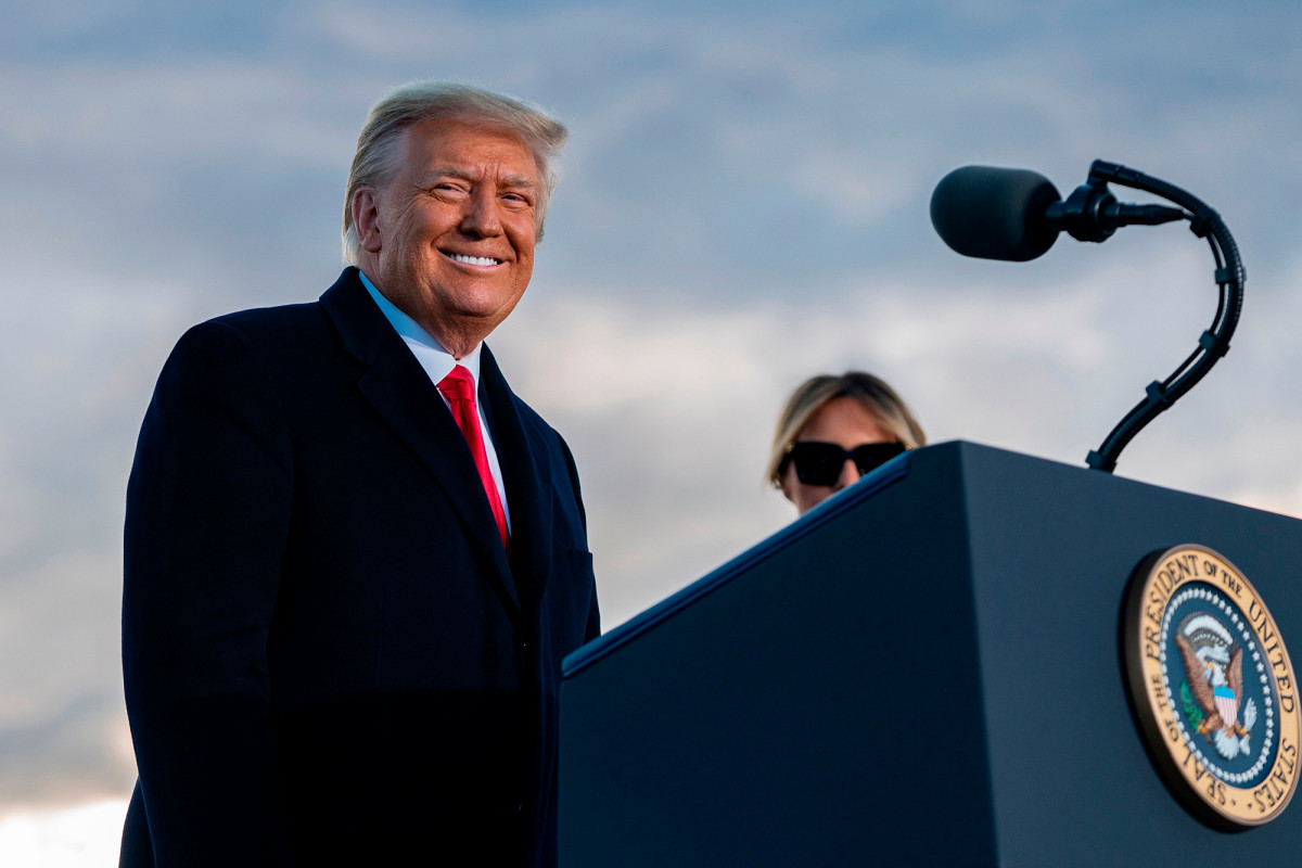 nypost's tweet photo. Senate votes to acquit Donald Trump in impeachment trial https://t.co/gDgkkmnNTc https://t.co/cIOS3WpIop