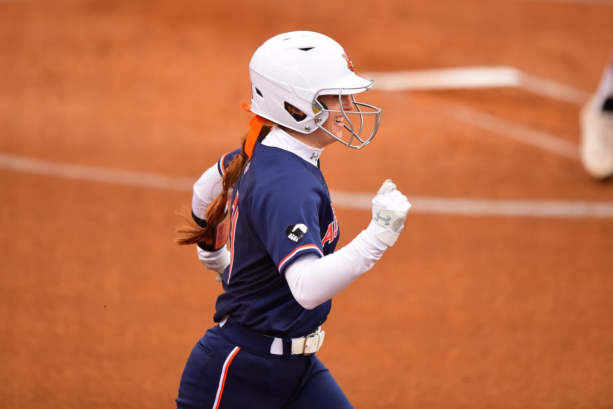 AuburnSoftball tweet picture
