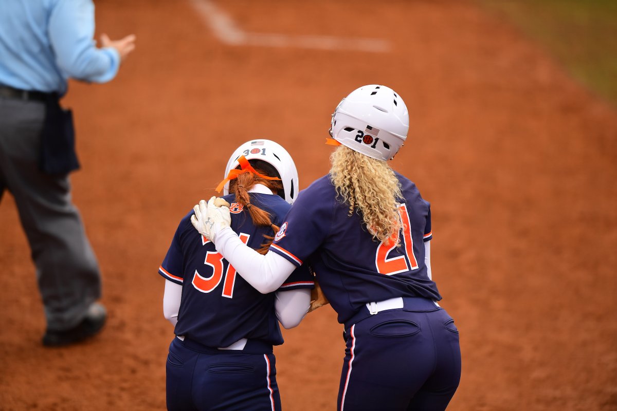 AuburnSoftball tweet picture
