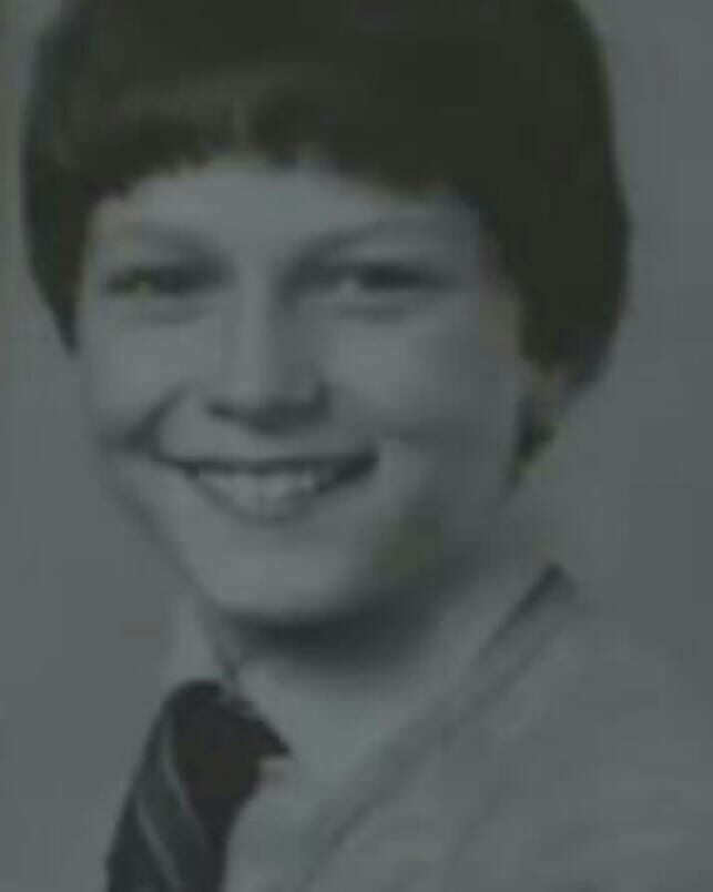Gerardbutlerig's tweet photo. Do you recognize this boy? 😂
How old do you think @GerardButler was in this photo?

#GerardButler #GerryButler https://t.co/dgreOAp5zu