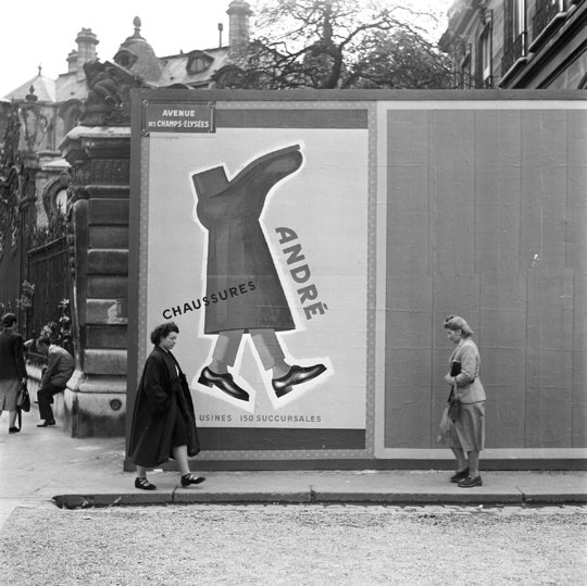 In Paris they walk like this...Sem PresserChamps Elysées, 1950