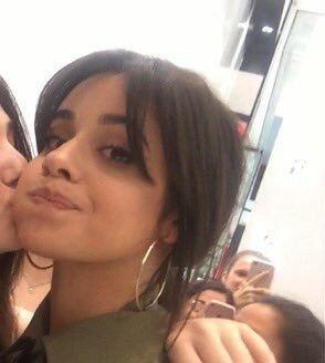 crdignIali's tweet photo. holaa soy pauli y sigo a camila desde el año pasado pero no me siento nada integrada, pueden hablarme cuando sea siganme que quiero mas mutuals camilistas #IntegracionCC 🖤🖤 https://t.co/1kYLHr9WbX