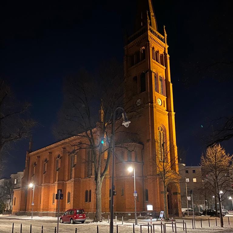 RogateKloster's tweet photo. Einen gesegneten Sonntag!
#zwölfapostelkirche @hanuta_83 #churchbuilding #lutheran #lutheranchurch #berlin #berlinglaubt #rogatekloster #berlingram #berlinliebe @ekbo_de @deineekbo #schöneberg #schöneberg30 https://t.co/OcbmxSAYKV