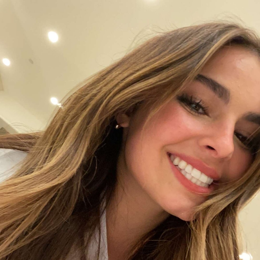 muglerae's tweet photo. –your smile is full of light and joy, never let anyone or anything turn off your light, fulfill your dreams and keep growing. You're an incredible person, hope one day to meet you and hug you addison, i love you<3
#hereforaddison @whoisaddison https://t.co/DoOdBE8epE