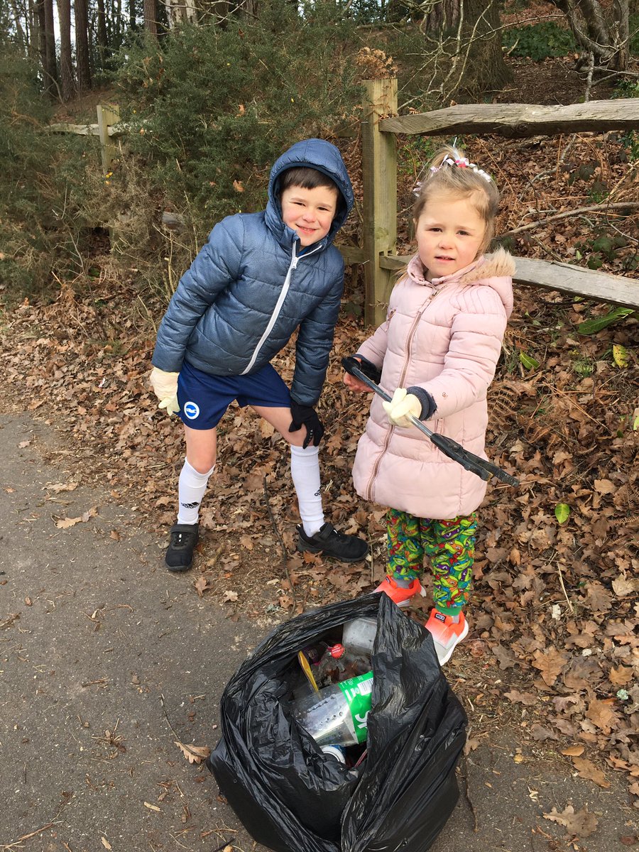 JenHopkins2's tweet photo. 100 piece of litter collected by the Cooks #acenturyforcaptaintom @CrowthorneCofE https://t.co/xRrMJo05Cd