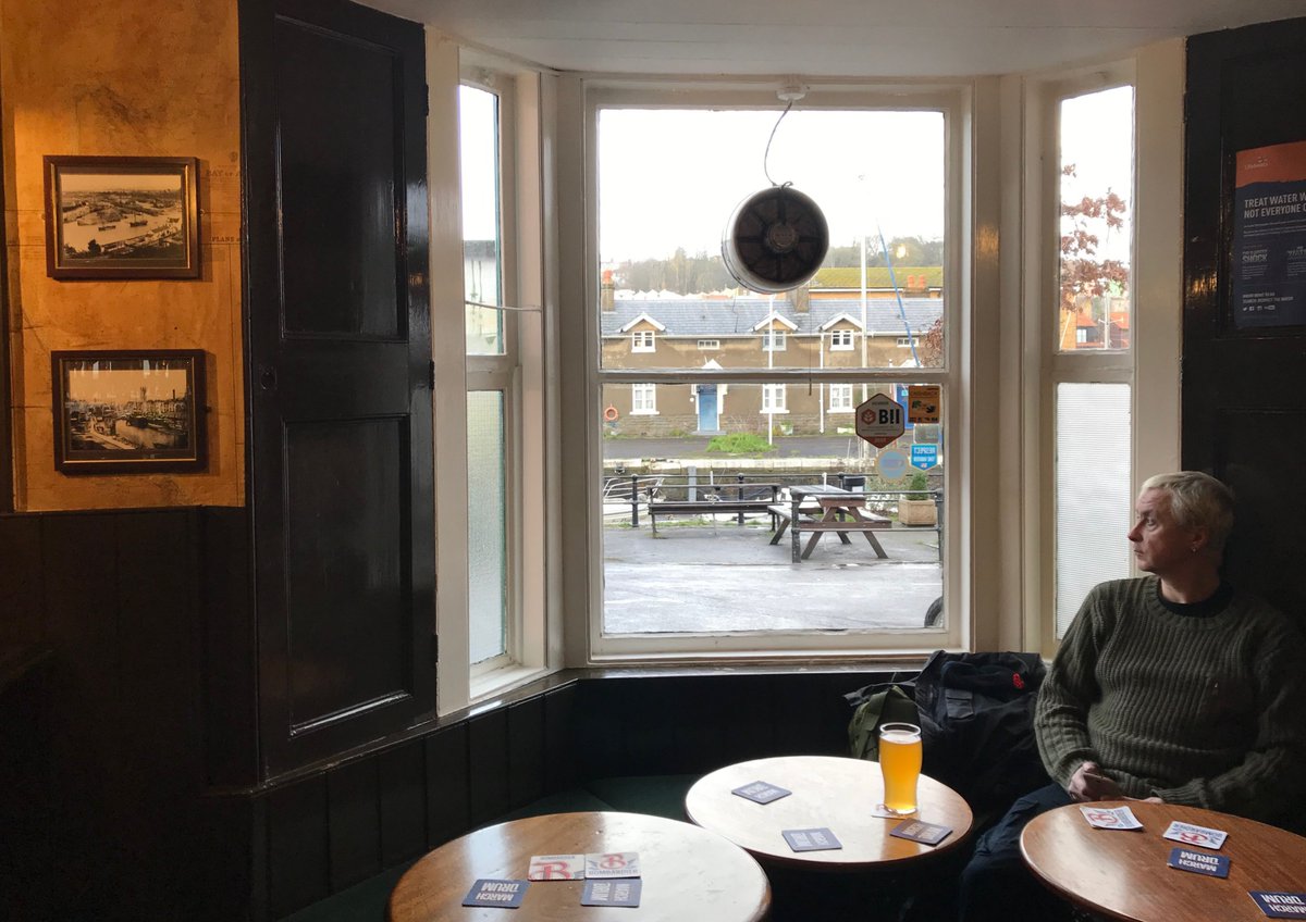 One of the My Bristol Favourites choices of chef Jake Platt in  @Bristol247 tomorrow is the Nova Scotia pub in Hotwells. It's got me really, really missing pubs. So here are a few photos of that most brilliant of watering holes. (THREAD 1/5)
