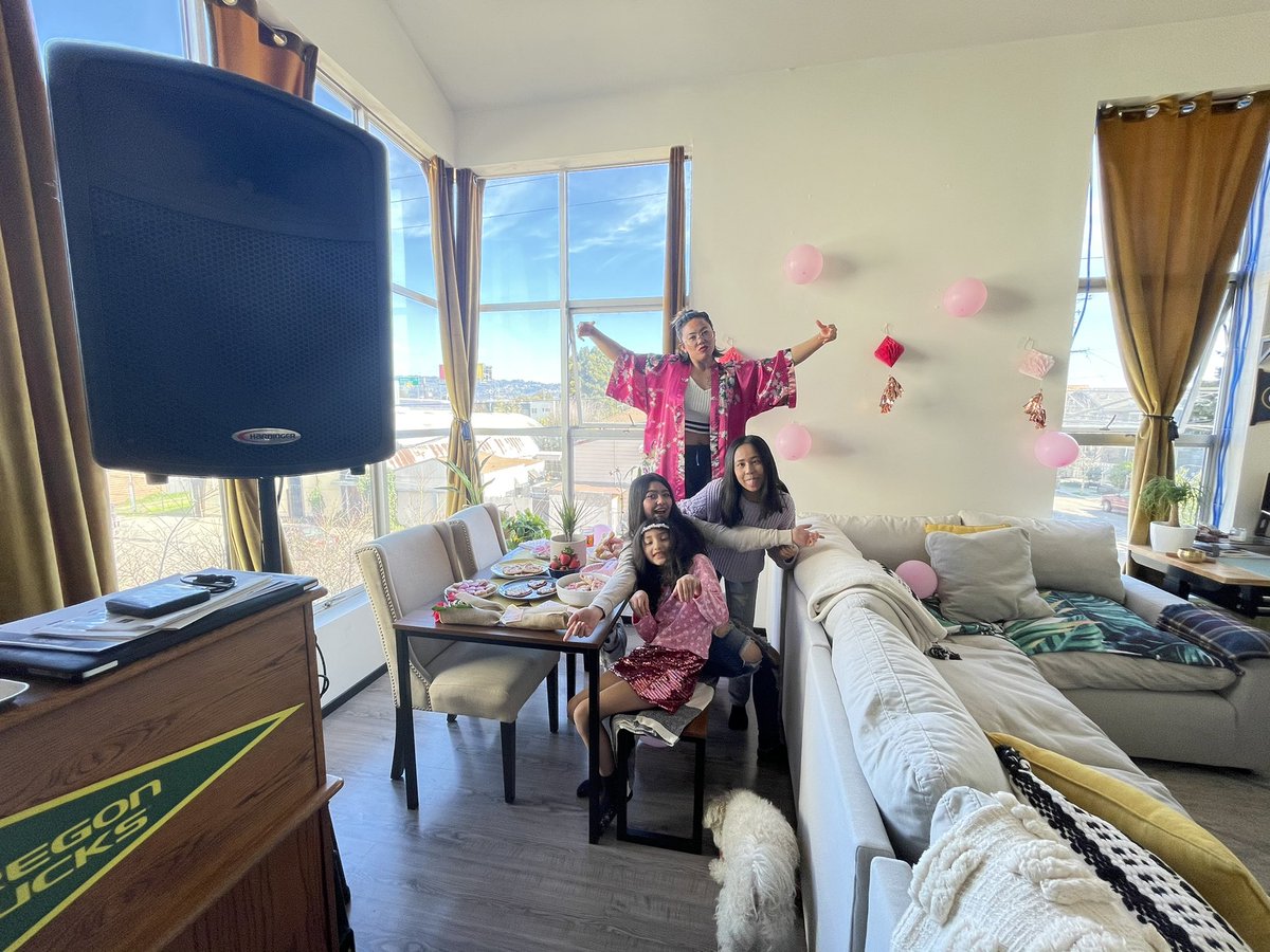 SavorySammyy's tweet photo. Welcome to Auntie Sam’s Galentine 💕 💋💃🏽🐷 https://t.co/8x2b1oIsGi