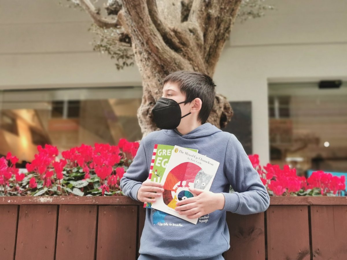 PAVEFRA's tweet photo. Héctor a penas tiene lenguaje verbal, en cambio fue el primero en aprender a leer de la clase.
Lo poco que habla es en inglés y adora ir a comprar libros para ampliar su pequeña biblioteca.
Quién dijo "no pueden?"

#Autismosinmitos #verparacreer ❤️ https://t.co/Vco1cBc1UO