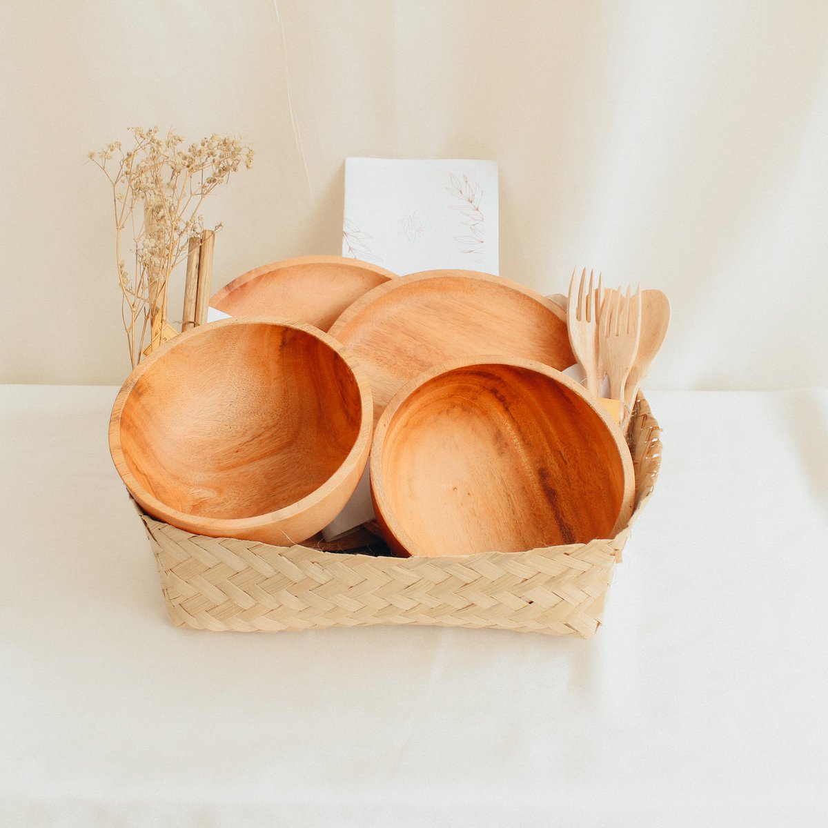 Ngomongin nikah, pasti banyak temen yang mau nikahan atau udah nikah tapi belum ngado in.nemu ini alat makan kayu 300rb jadi 70 - 150rban super estetik. Rekomended bgt buat kado nikah/ultah coz udah di packing estetik n free kartu ucapan.Yuk kadoin aja!  http://shp.ee/amtpv4t&nbsp;