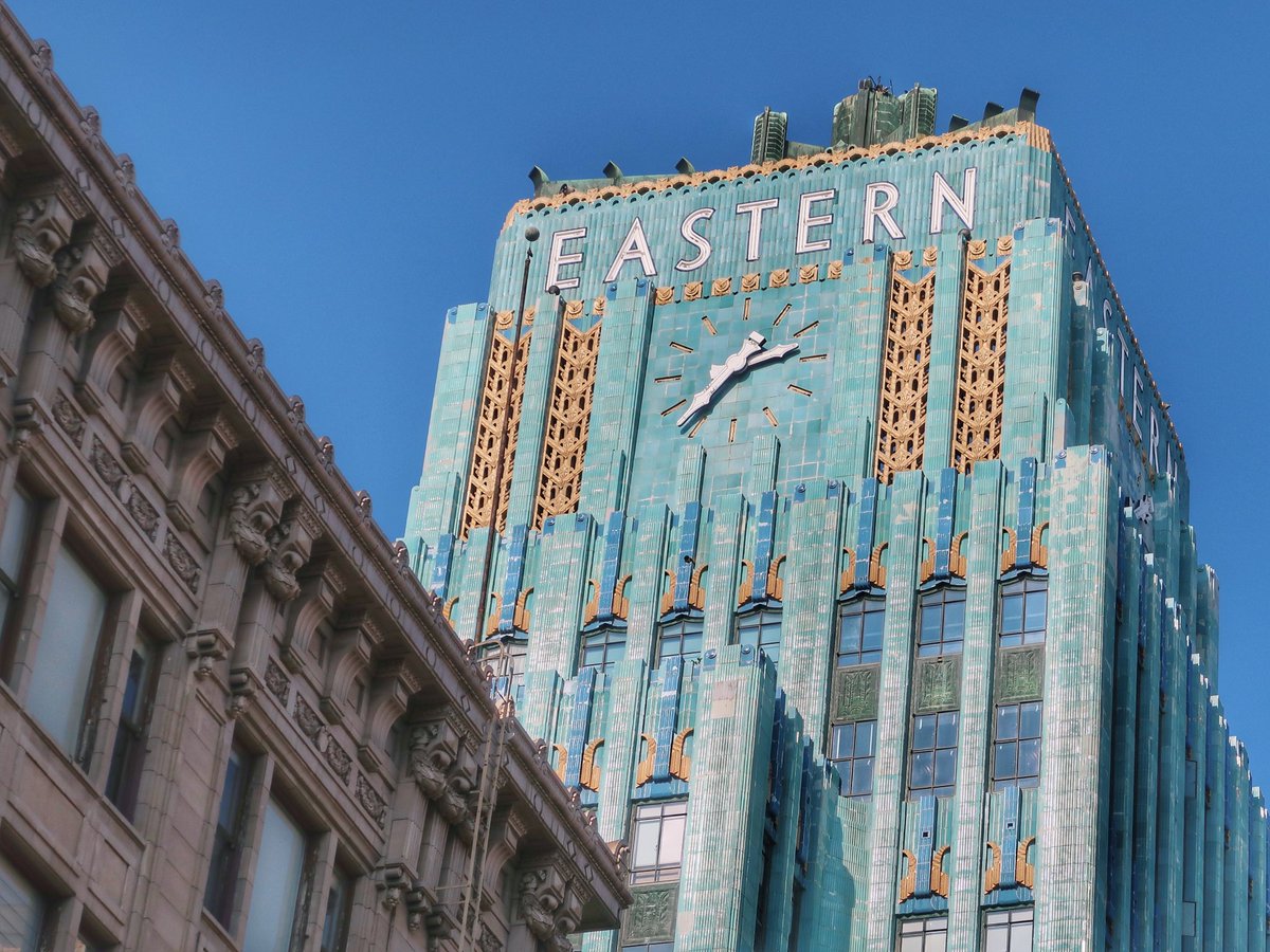 AuzSantiago's tweet image. Eastern Columbia designed by Claud Beelman opened on September 12, 1930. #losangeles #laarchitecture