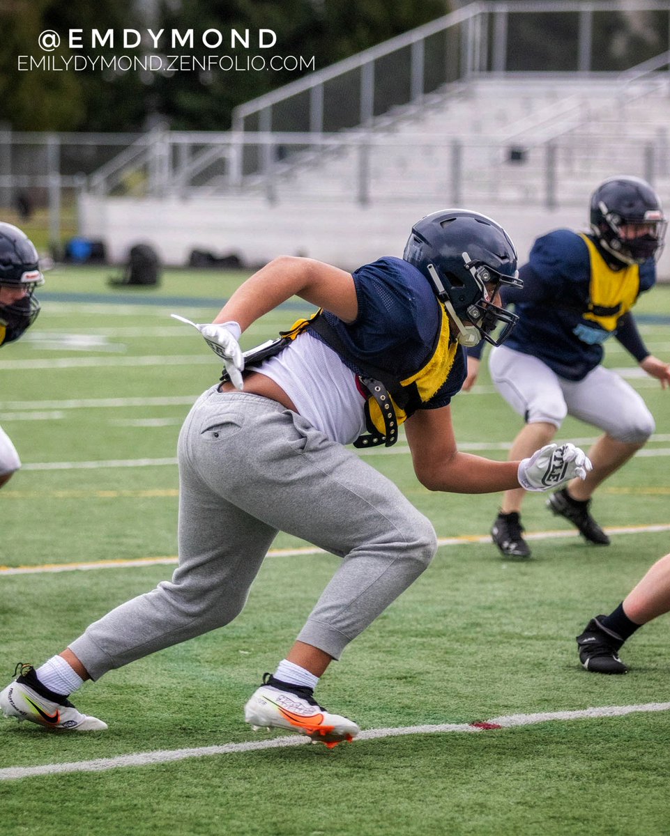 Emdymondphotos's tweet photo. #ThisWeekInSales with @RogersRamsFB and snow! https://t.co/E9wa0mcwuy
