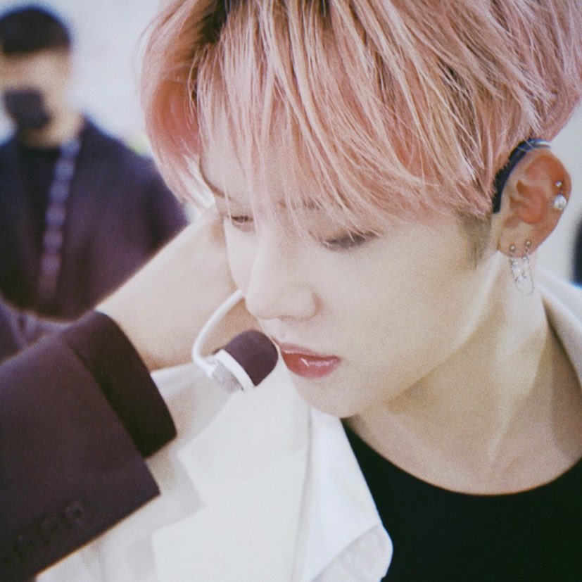 yeonbinsthetic's tweet photo. ❝ 𝐰𝐡𝐨 𝐚𝐫𝐞 𝐲𝐨𝐮 ❞

ㅡa yeonbin au in which once you turn 18, a tattoo of what your soulmate loves appears on your body. surprisingly for the superstar; choi yeonjun, he has name tattooed on his wrist. https://t.co/chRuDkjOm1