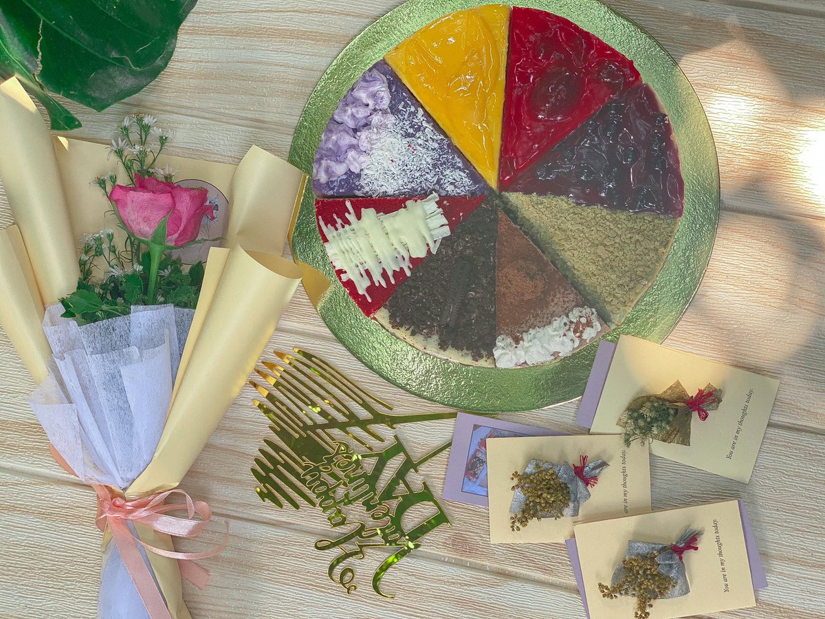 chefkenooleo's tweet photo. CHEEZKEN VALENTINES GIVEAWAY!! 💕

Fave and RT to get a chance to win an Ultimate Assorted cheesecake and flower!! Will choose 2 random winners tonight at midnight!! 🥰 https://t.co/yMmH1gOqmu
