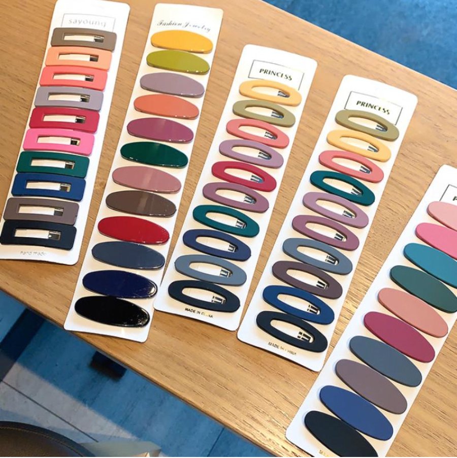 Cute hair clips!! Berguna nya bila kat rumah haha. Takdelah rambut serabut serabut. Pakai kan dekat budak-budak pun comel. Yang ni murah RM3.60 je sepapan ada 10pcs.Shopee link :  https://shp.ee/hfcf7cc&nbsp;