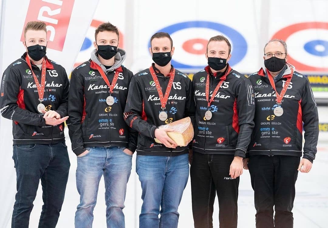 HardlineCurling's tweet photo. Congratulations to the Swiss Champions @TeamTirinzoni and @TeamDeCruz! What a great week! Congrats also to finalists @BernSchwaller and @team_stern on a good week! #HardlineNation #icePad #JoinTheRevolution #MyHardline 
📷ManuelLopezPhoto https://t.co/M7mQvY7TOM
