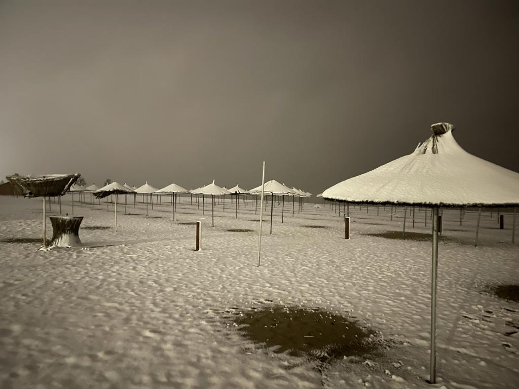 FatjonBaze's tweet photo. #snow #golem #beach https://t.co/P8lwSR4vWZ