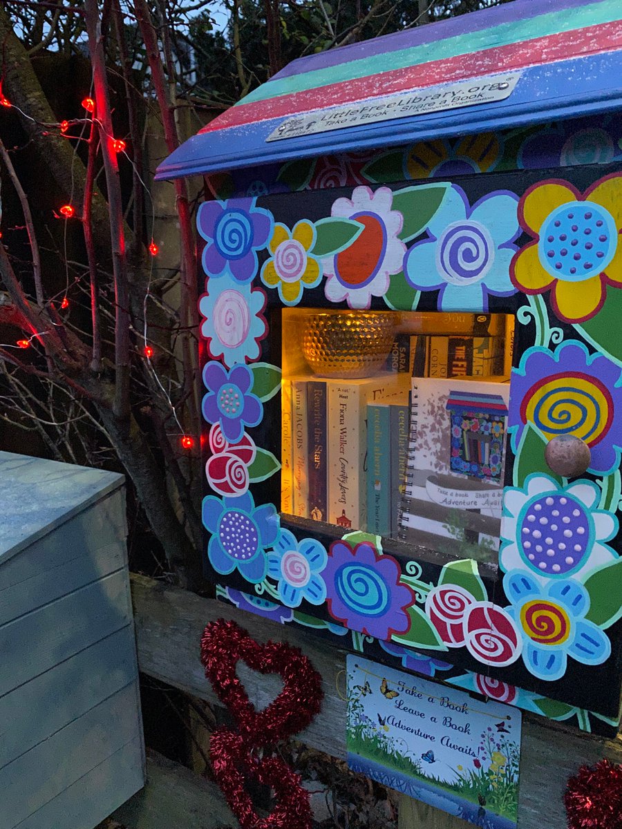 LibraryFormby's tweet image. It’s cold outside but the #littlelibraryformby is filled with romance. #ValentinesDay #Valentines #Romance #chicklit valentinesday2021