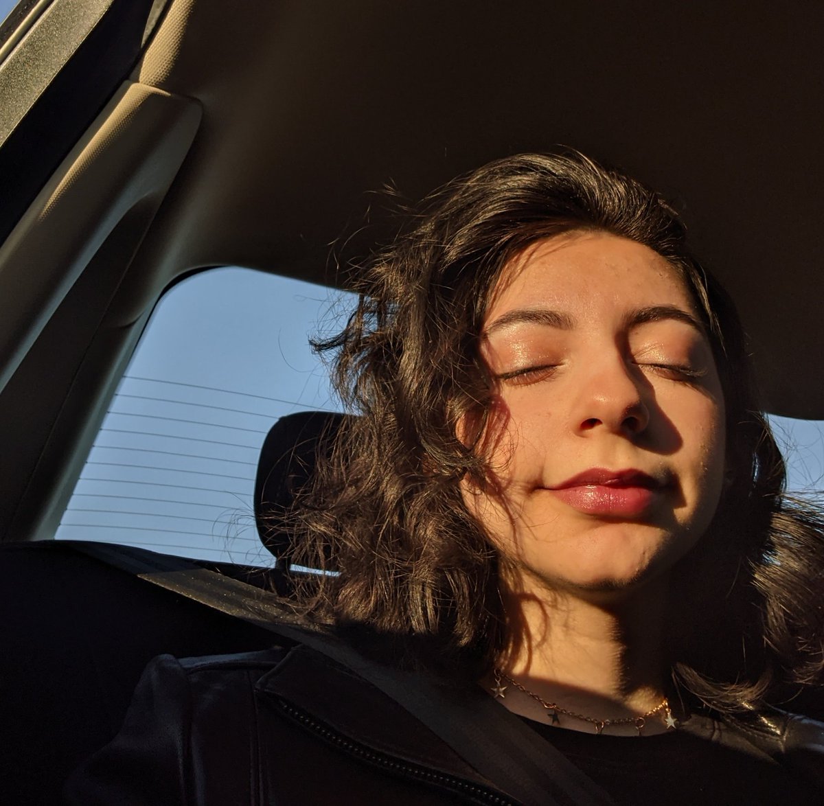 itsannarios's tweet photo. i'm in me mum's car 

vroom vroom https://t.co/0qd1BD5H4X