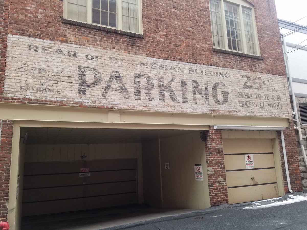 I also love how many different kinds of brick there are in Lancaster. Like, is this a poor mortar job, or was it on purpose? It looks so good, that I have to believe that it was purposeful, but it also looks messy. That's art.