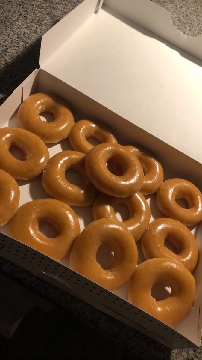 BaileyYork35's tweet photo. Who needs a valentine when there’s donuts?🍩 https://t.co/avY92u8FfK