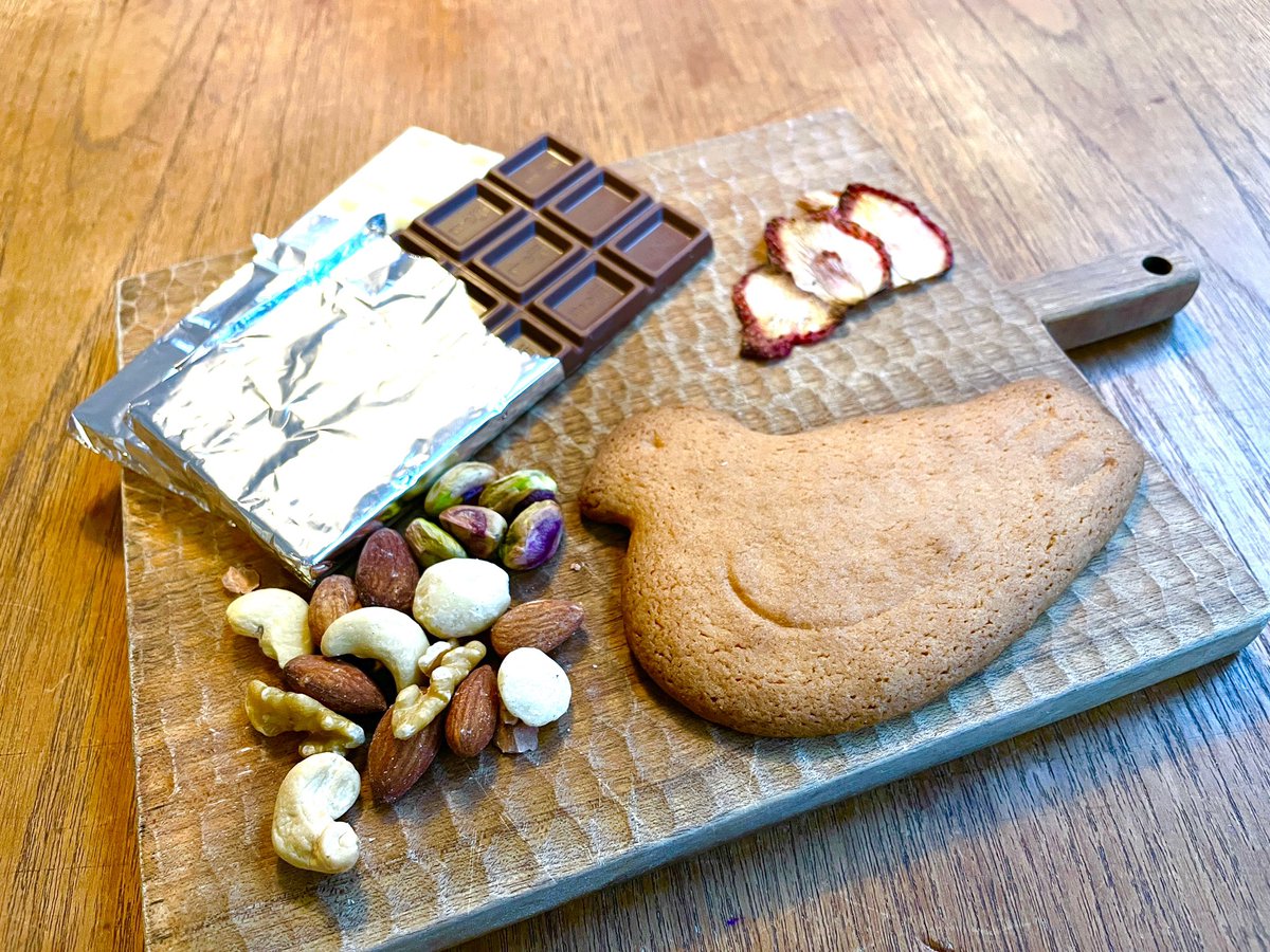 小川コータ とまそん A Twitter 材料はこちら チョコレート 板チョコなど クラッカー 全粒粉のグラハムクラッカーなど 今回は鳩サブレー ミックスナッツ ピスタチオもおしゃれ ドライフルーツ 今回は茅ヶ崎産イチゴをオーブンでドライイチゴに その他 小川コータ とまそん A Twitter 材料はこちら チョコレート 板チョコなど クラッカー 全粒粉のグラハムクラッカーなど 今回は鳩サブレー ミックスナッツ ピスタチオもおしゃれ ドライフルーツ 今回は茅ヶ崎産イチゴをオーブンでドライイチゴに その他