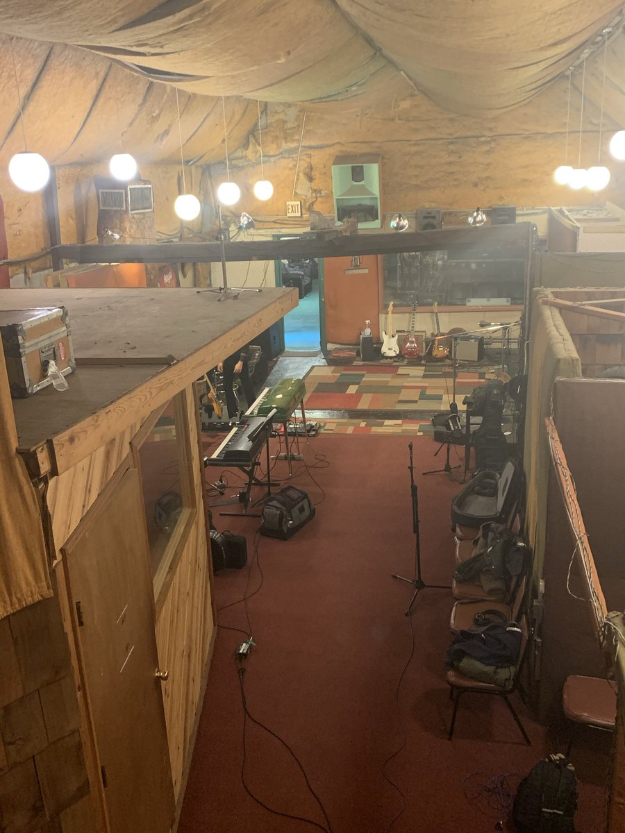 GLWinchester's tweet photo. Things feeling extremely Memphisy this afternoon- eating some Gus’s while on a session up at Royal Studio. Always a blessing to be making music in this hallowed and surreal space!! @RoyalStudios @GusFriedChicken #ilovememphis #choose901 #royalstudio @BooMitchell901 https://t.co/VS5PDLi6ie