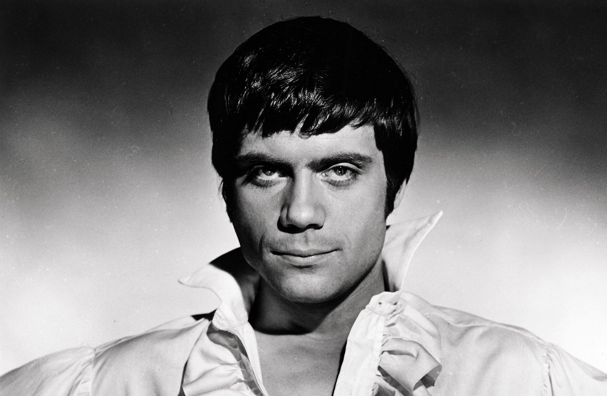 Happy birthday to Oliver Reed, one of the sexiest movie stars ever. 