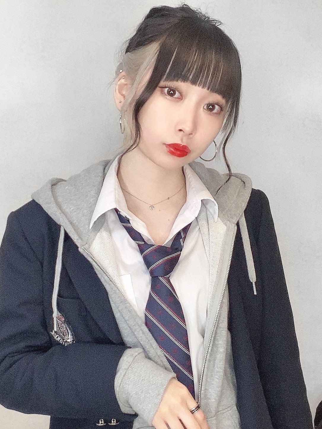 くれいじーまぐねっと 浅見めいユニフォーム くれまぐ・浅見めい、タイトTシャツから美ウエスト際立つ