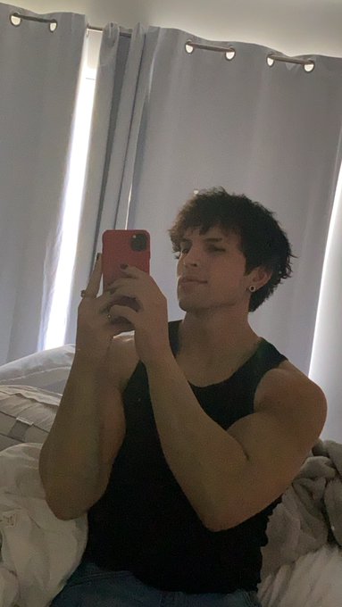 Should I get tattoos? https://t.co/uesjN7XxMF