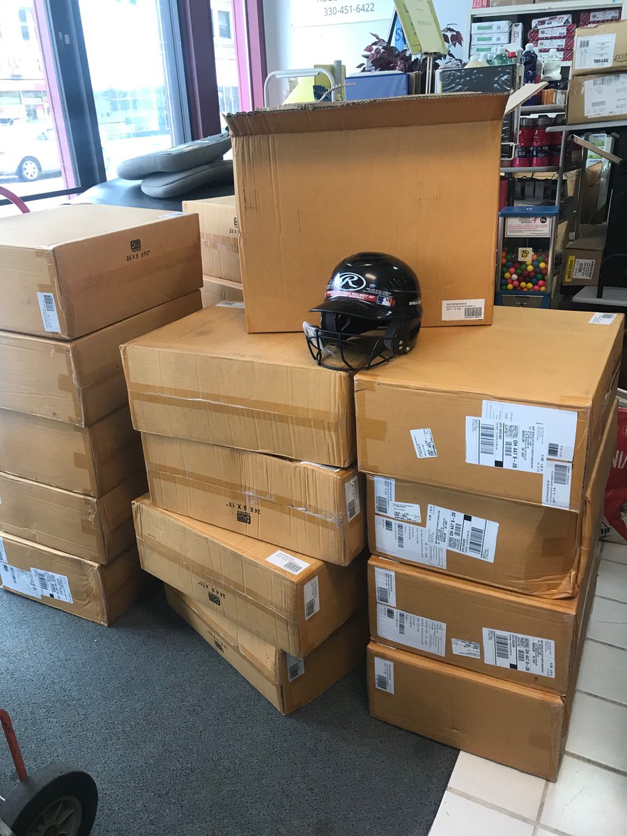 MYSA38123725's tweet photo. MYSA sends a huge thank you to Play Hard Don’t Blink. They awarded us a grant and delivered 100 baseball helmets!  Let’s play ball!  ⚾️🧡🖤🐅 https://t.co/MXch1RubWn