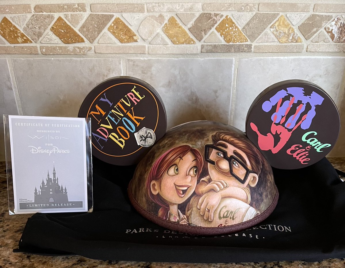 DisTrackers's tweet photo. Mail Call! Got my UP - Carl and Ellie Ear Hat! @darrenwilsonart
#UP #CarlandEllie #Pixar #Disney #DisneyPixar #DisneyStore #ShopDisney #DisneyParks #EarHat #MickeyEars https://t.co/QoG1w2qSMi