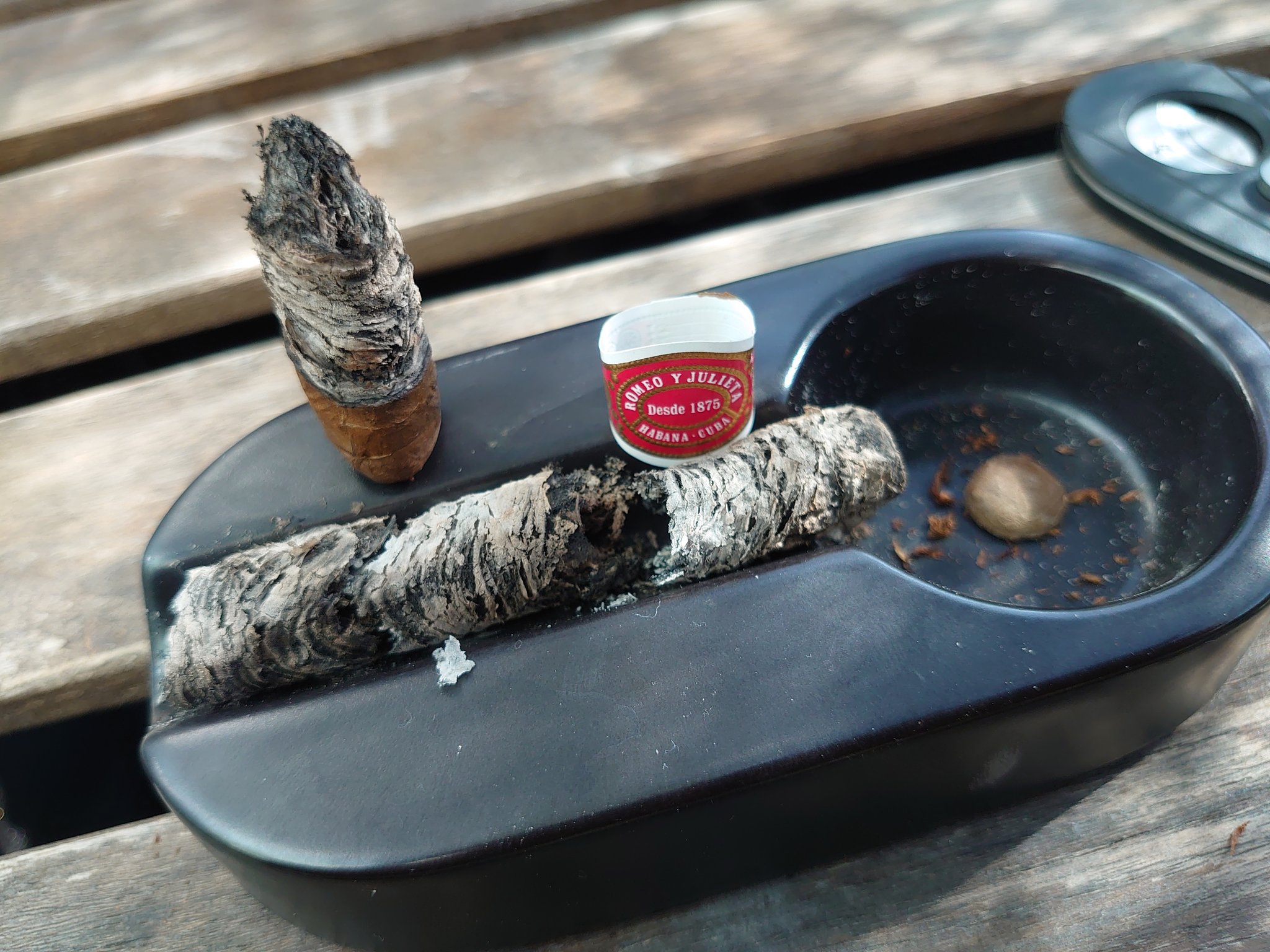あきひろ Romeo Y Julieta Belvederes ロメオイジュリエッタ ベルベデレス です 毎回エグさがあって敬遠してたのですが 今回は良い香りです ほんのり甘い風味とピリっとした辛さが調和しています これは旨い 朝から幸せ