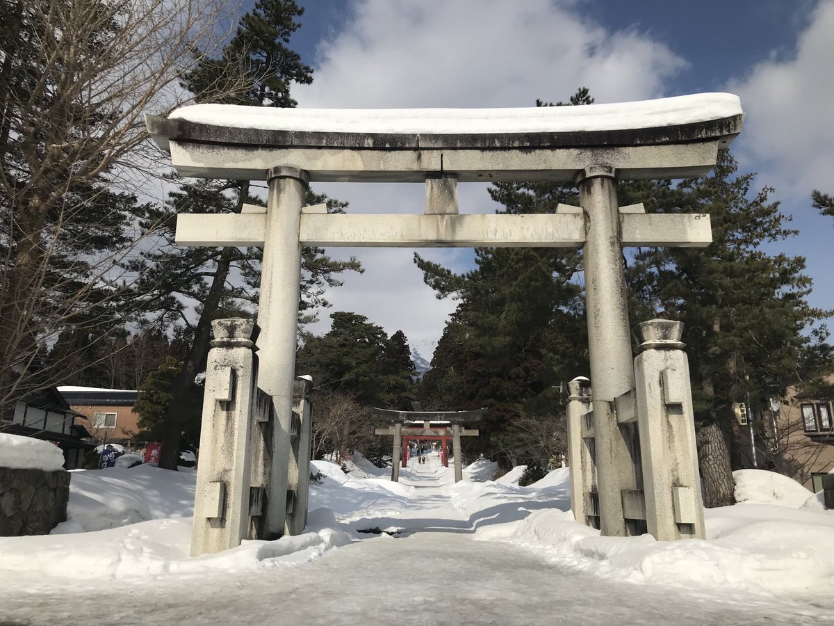 高城葵 チェックアウトしたので岩木山神社にご挨拶 O