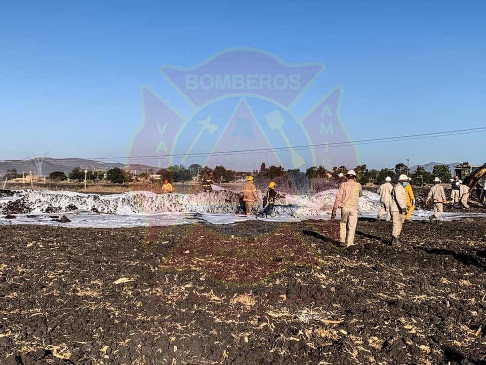 Bomberos SJR (@bomberossjr) on Twitter photo Se sofoca incendio en poliducto de <a href="/Pemex/">Petróleos Mexicanos</a> en autopista 57 KM 177 MEX QRO <a href="/CNPC_MX/">Coordinación Nacional de Protección Civil</a>. Atendimos reporte en coordinación @SEDENAmx 7mo. Regimiento Mecanizado La Llave, @poesqro #Bomberos de #PEMEX <a href="/PCIVILQRO/">Coordinación de Protección Civil del Estado de Qro</a> @PCSJRQ #EmergenciaControlada Se sofoca incendio en poliducto de <a href="/Pemex/">Petróleos Mexicanos</a> en autopista 57 KM 177 MEX QRO <a href="/CNPC_MX/">Coordinación Nacional de Protección Civil</a>. Atendimos reporte en coordinación @SEDENAmx 7mo. Regimiento Mecanizado La Llave, @poesqro #Bomberos de #PEMEX <a href="/PCIVILQRO/">Coordinación de Protección Civil del Estado de Qro</a> @PCSJRQ #EmergenciaControlada