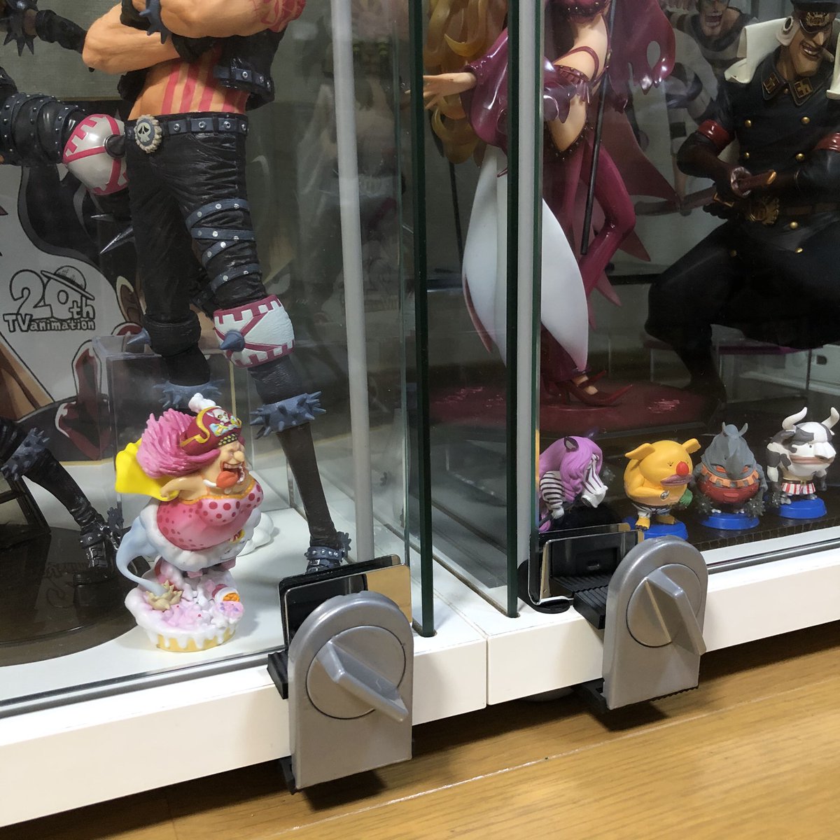 麦わら屋 ワンピースフィギュア グッズ みんなちゃんとやってるんですね これはまさに開かずの窓ですか