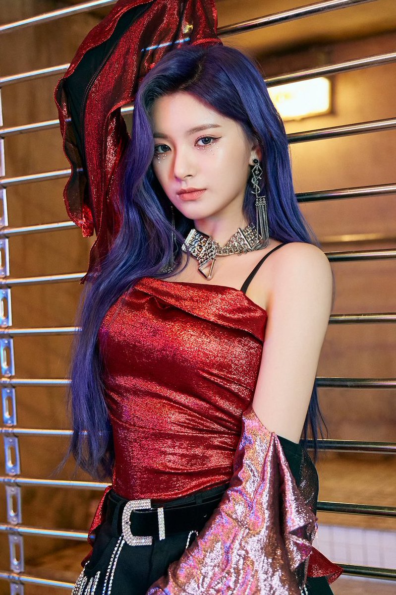 everything is ugly until everglow yiren wears it: a thread